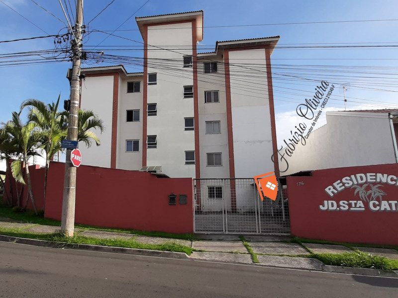 Apartamento com dois dormitórios, um banheiro.