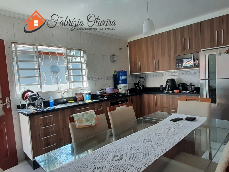 Casa Terrea com três dormitórios , três banheiros 