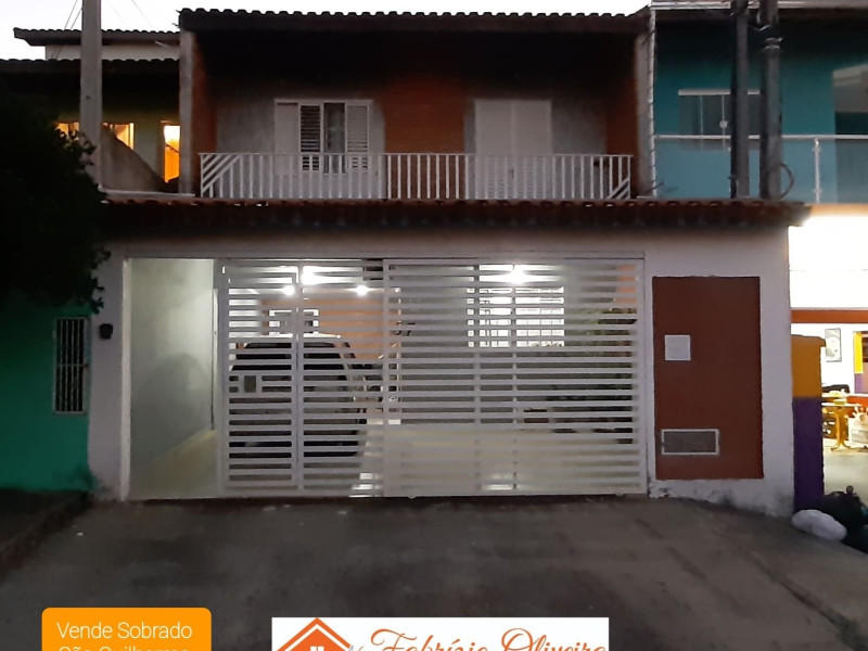 Sobrado com três dormitórios , dois banheiros 