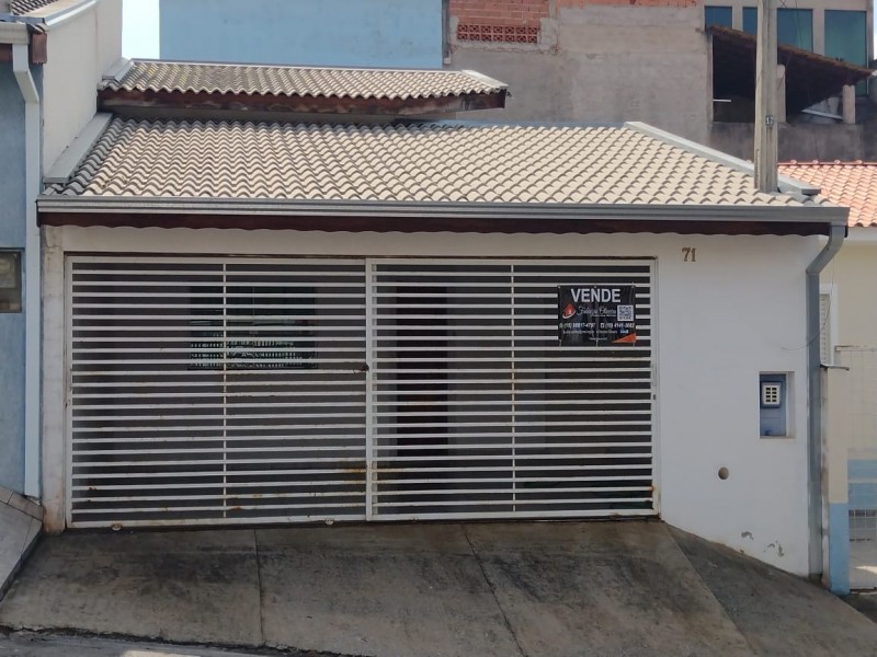 Casa com dois dormitórios , um banheiro