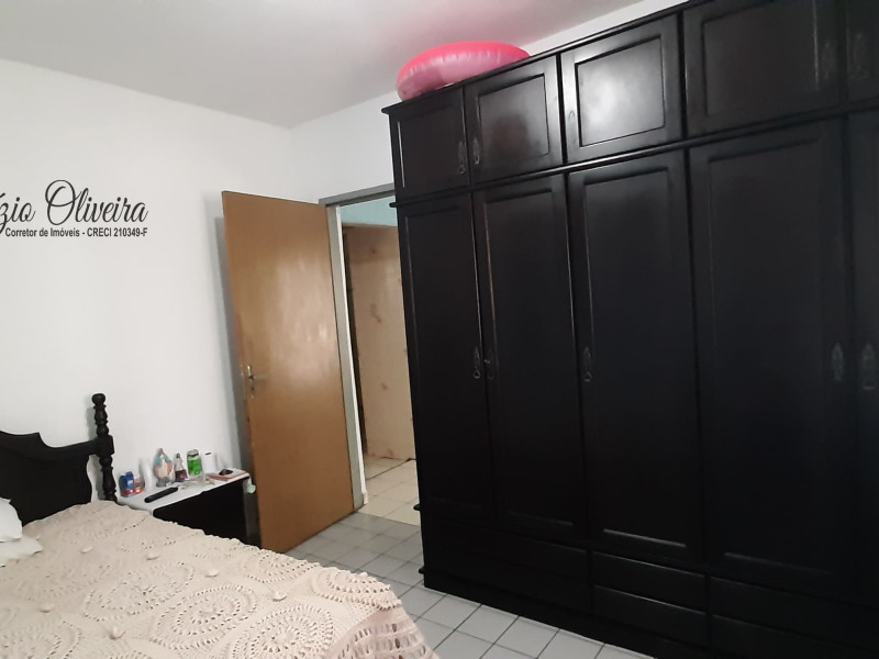 Casa com três dormitórios, dois banheiros, uma EDICULA