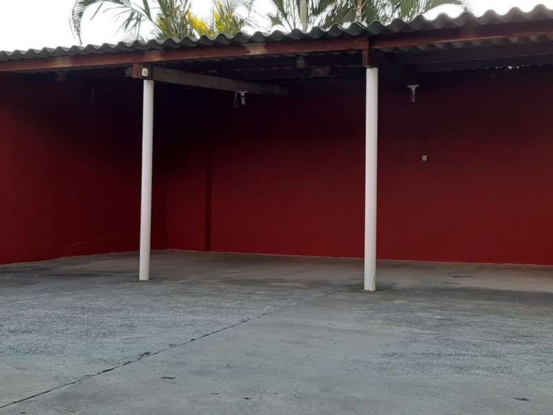 Apartamento com dois dormitórios, um banheiro