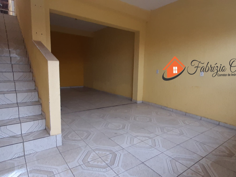 Sobrado (VENDIDO)com três dormitórios, dois banheiros 