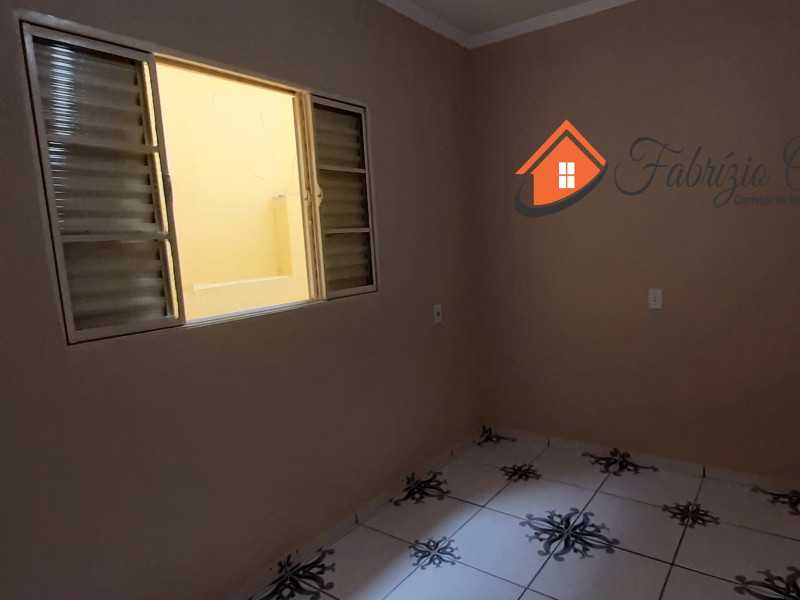 Sobrado (VENDIDO)com três dormitórios, dois banheiros 