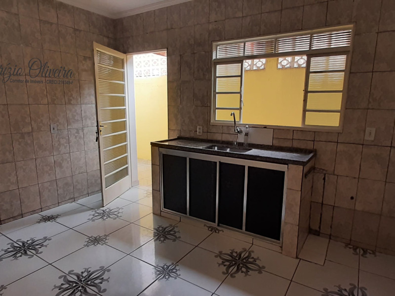 Sobrado (VENDIDO)com três dormitórios, dois banheiros 