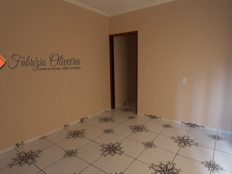 Sobrado (VENDIDO)com três dormitórios, dois banheiros 