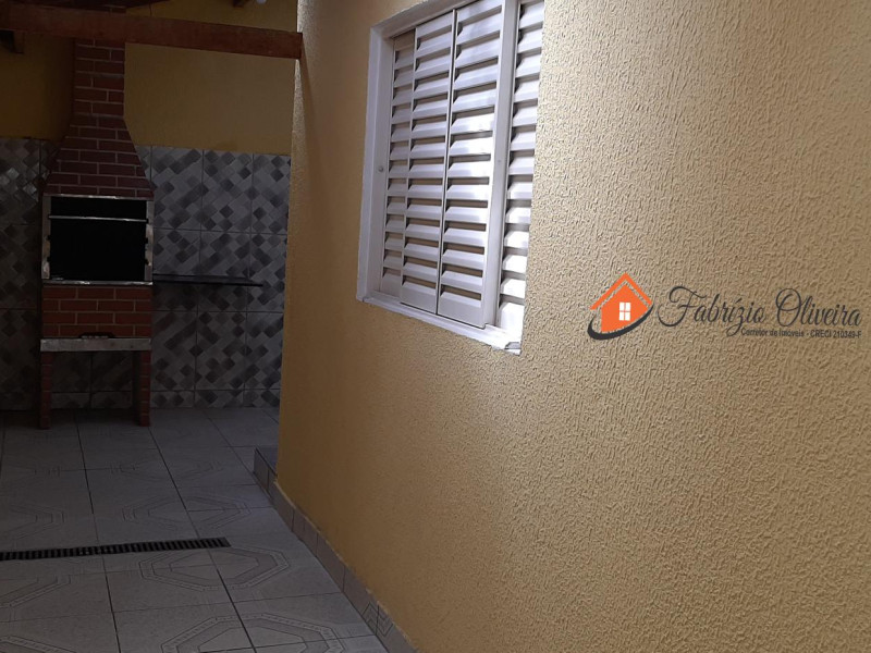 Sobrado (VENDIDO)com três dormitórios, dois banheiros 