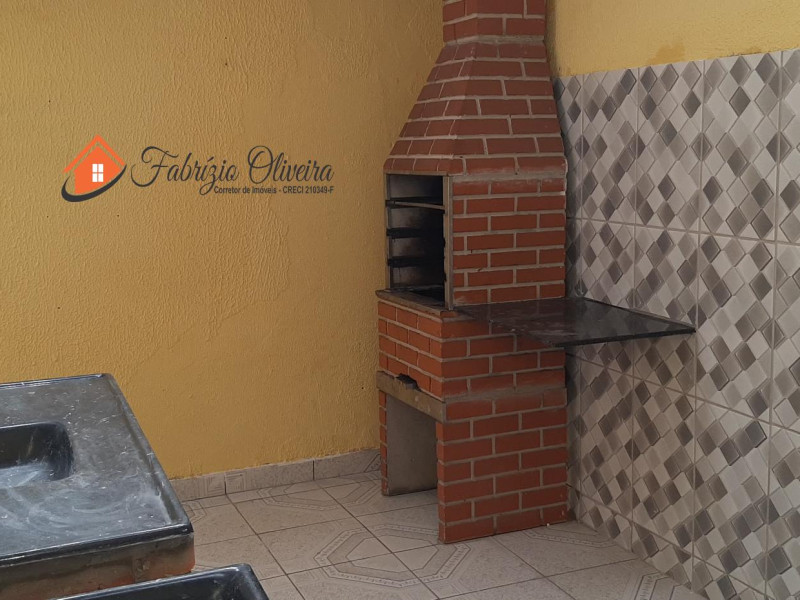 Sobrado (VENDIDO)com três dormitórios, dois banheiros 