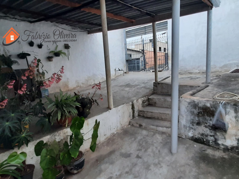   casa (ALUGADA) com três dormitórios