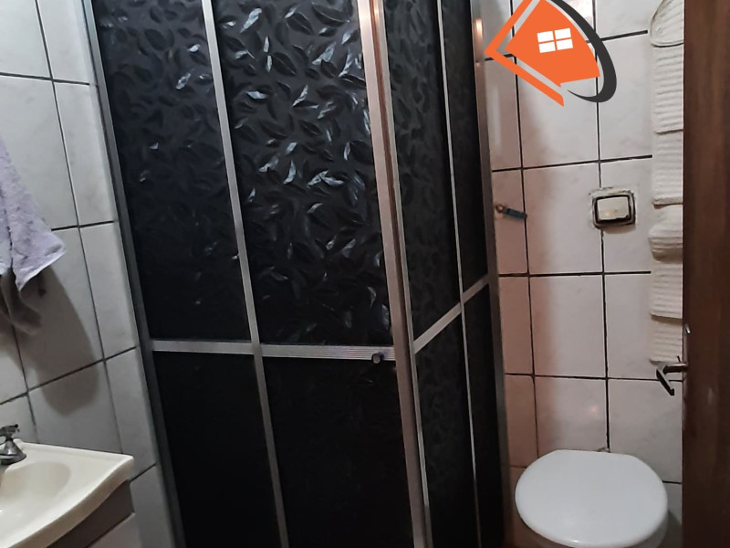   casa (ALUGADA) com três dormitórios