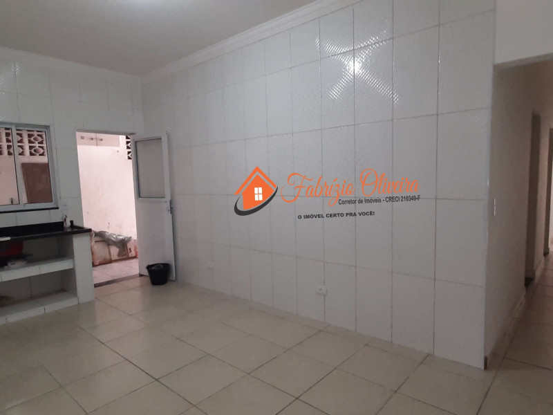 Casa (ALUGADA) com três dormitórios sendo um com suíte