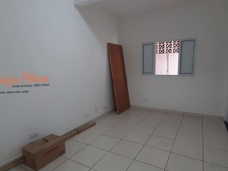 Casa (ALUGADA) com três dormitórios sendo um com suíte