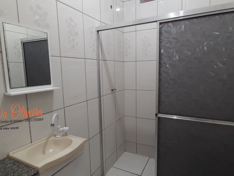 Casa (ALUGADA) com três dormitórios sendo um com suíte