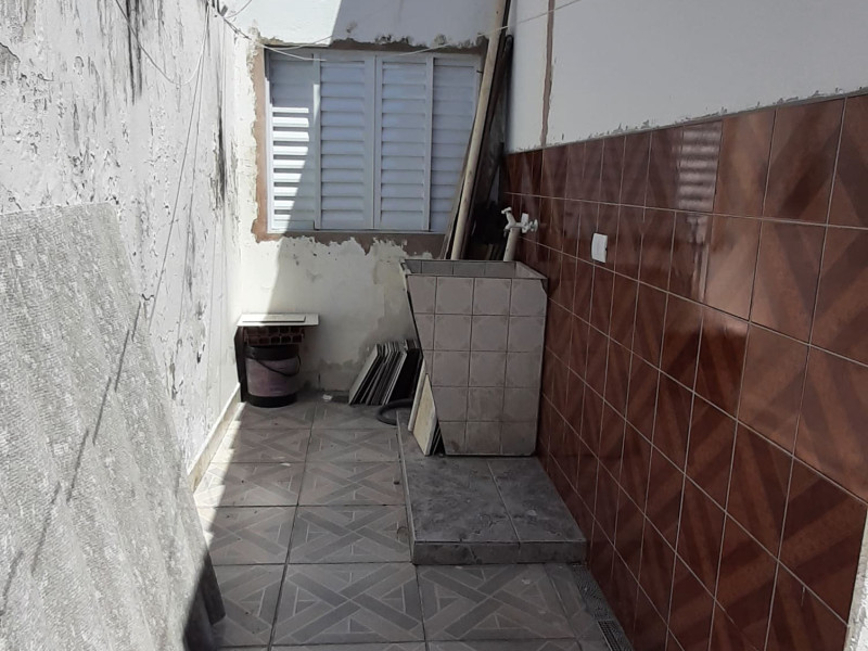 Casa (ALUGADA) com três dormitórios sendo um com suíte