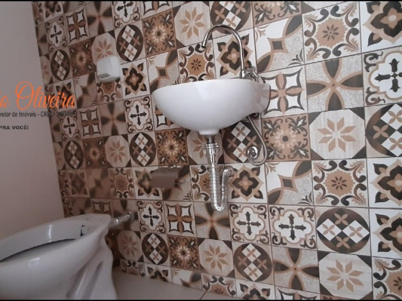 Sobrado(ALUGADO) com dois dormitórios e um banheiro e um lavabo