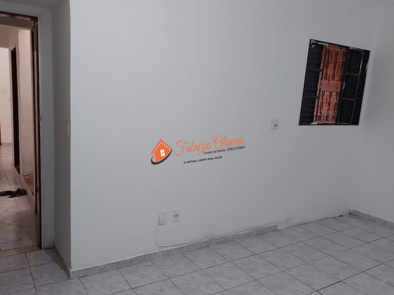 Vende OU ALUGA uma casa com dois dormitórios e um banheiro