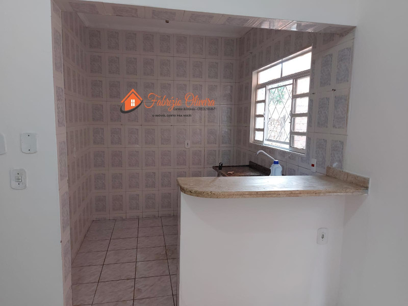 Vende OU ALUGA uma casa com dois dormitórios e um banheiro