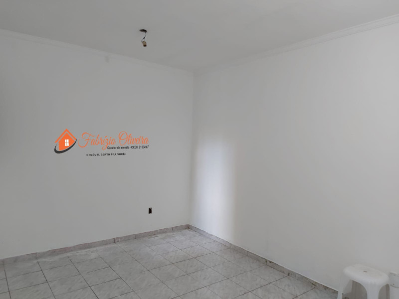 Vende OU ALUGA uma casa com dois dormitórios e um banheiro