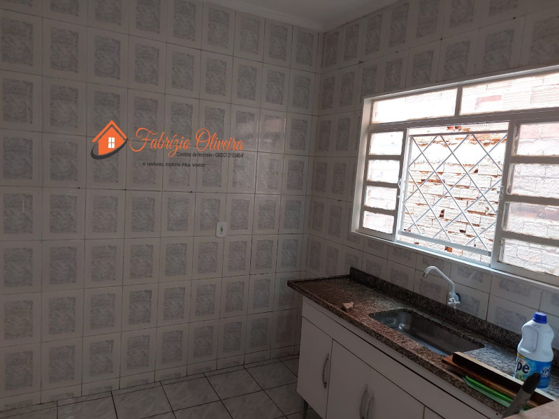 Vende OU ALUGA uma casa com dois dormitórios e um banheiro