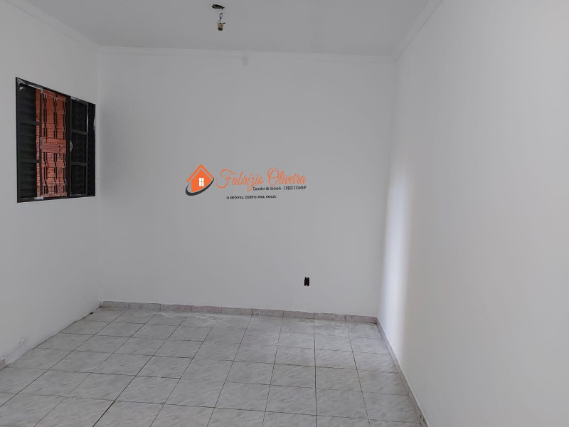 Vende OU ALUGA uma casa com dois dormitórios e um banheiro