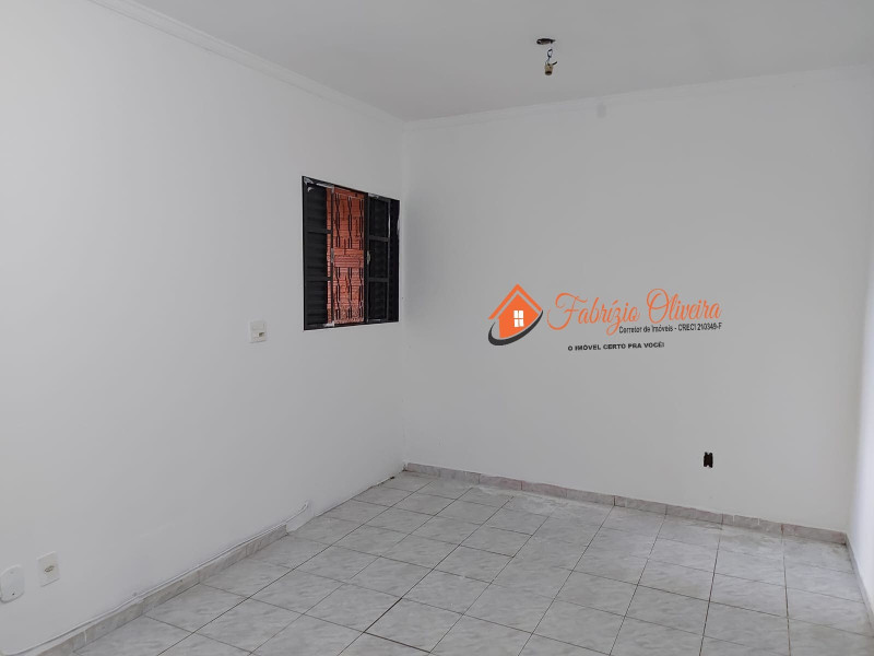 Vende OU ALUGA uma casa com dois dormitórios e um banheiro