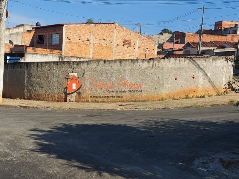 Vende um terreno de Esquina 