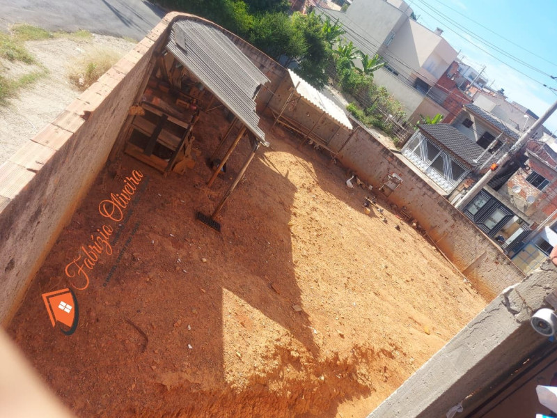 Vende um terreno de Esquina 