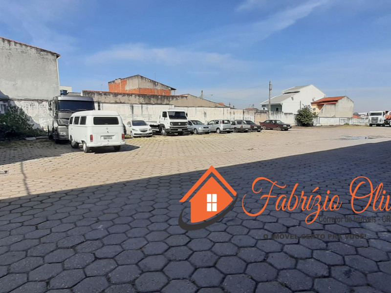 Vende um terreno com uma construção 