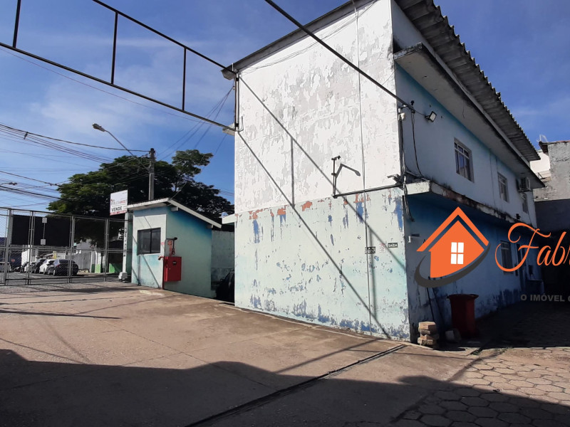 Vende um terreno com uma construção 