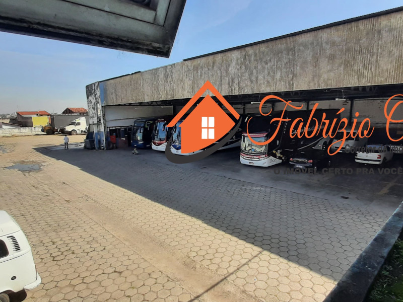 Vende um terreno com uma construção 