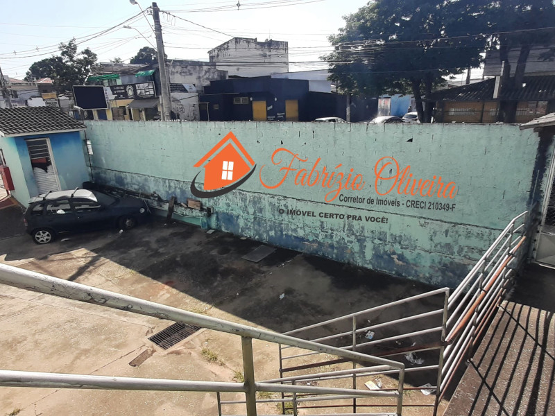 Vende um terreno com uma construção 