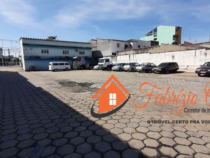 Vende um terreno com uma construção 