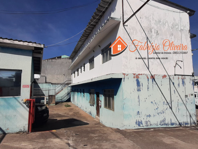 Vende um terreno com uma construção 