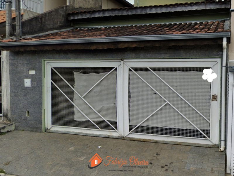 Vende uma casa com dois dormitórios e um banheiro