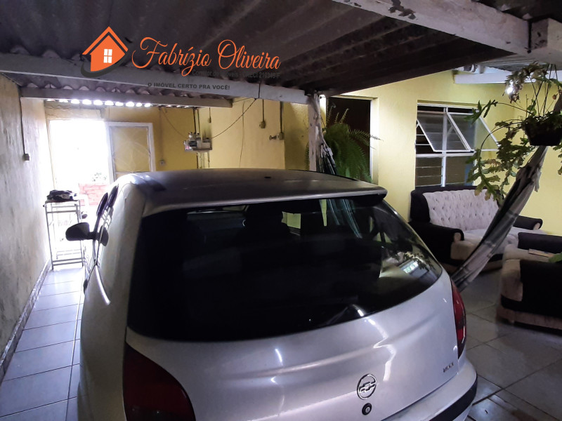 Vende uma casa com três dormitórios um banheiro