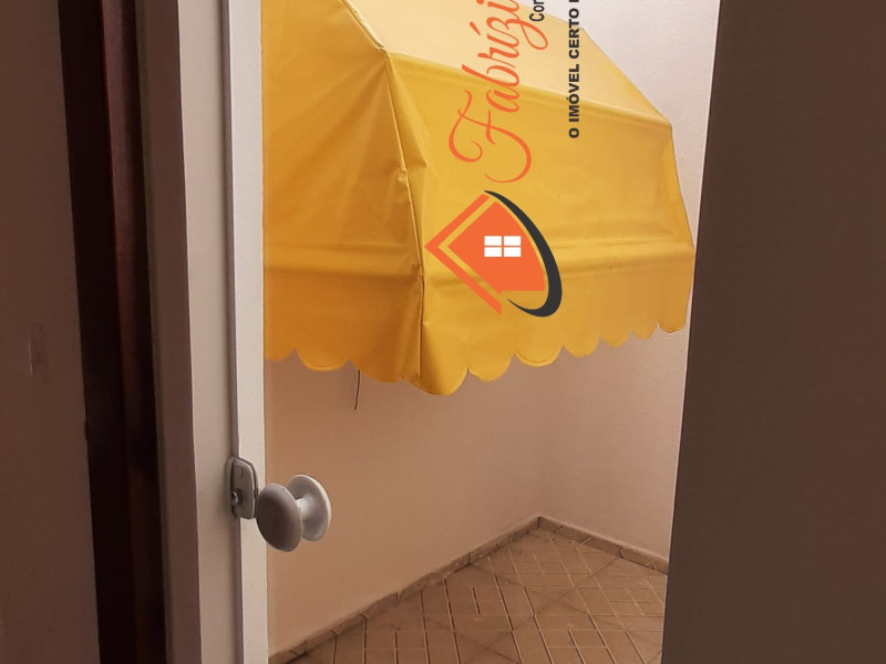 Aluga casa térrea de um dormitório com um banheiro