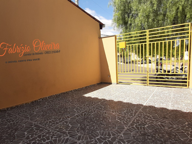 Aluga casa térrea de um dormitório com um banheiro