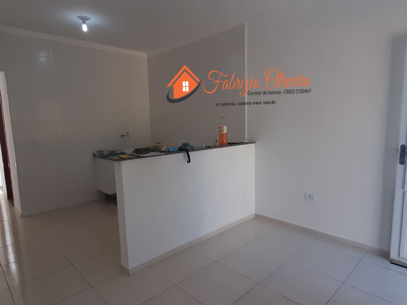 Aluga casa térrea de um dormitório com um banheiro