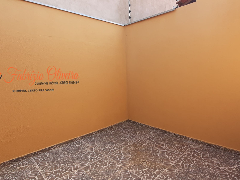 Aluga casa térrea de um dormitório com um banheiro