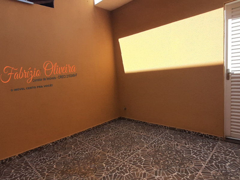 Aluga casa térrea de um dormitório com um banheiro